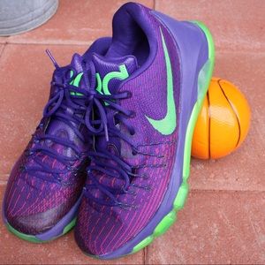 Men’s Nike sneakers